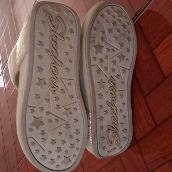 Skechers Like New Memory Foam Relaxed Fit Slides Sandals Size 6 - Picture 4 of 7